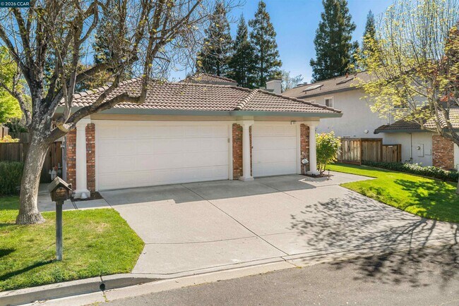 Photo - 313 Deepcreek Ct