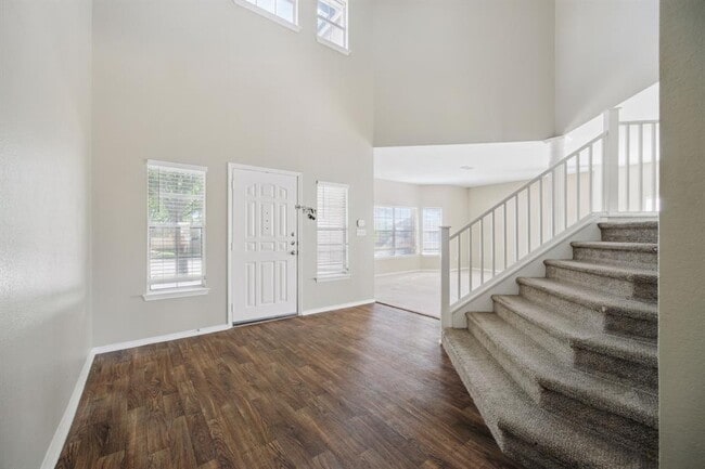 Building Photo - 1221 Faber Dr