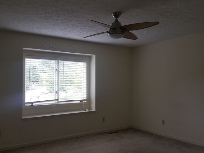 Photo - 113 Silverleaf Ln