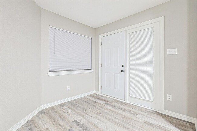 Photo - 9839 Walnut St