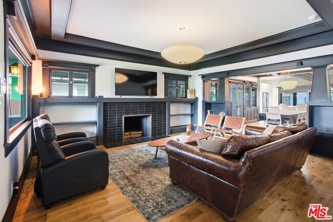 1548 W 48th St