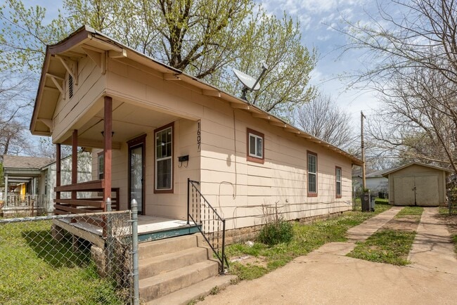 Photo - SECTION 8 WELCOME - NEWLY RESTORED - 2 BED...