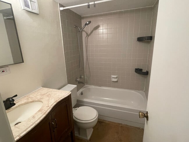 Photo - 98 Woodcreek Dr