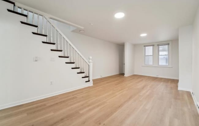 Photo - 109 W Seymour St House