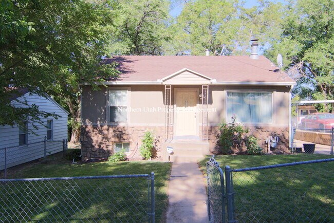 Building Photo - Lower Level Studio Unit Down