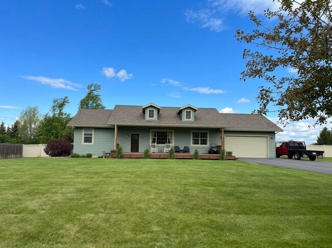 Building Photo - Spacious Home, Large Lot, Great Location