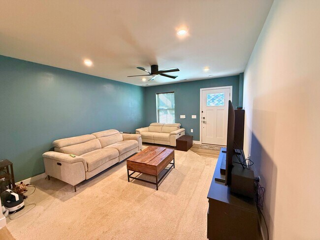 Photo - 408 Leasowe Ln