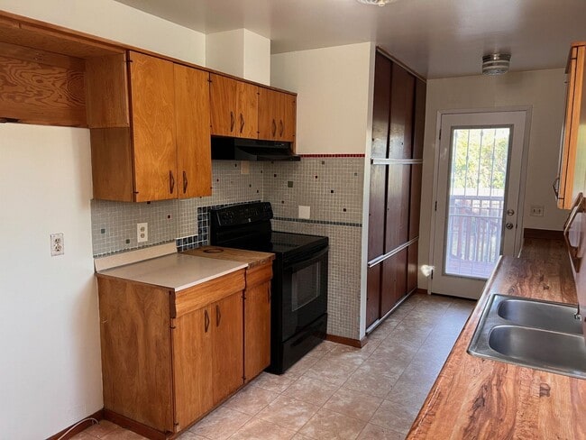 Photo - 3 Bedroom w/ Bonus Room on Westside Redding