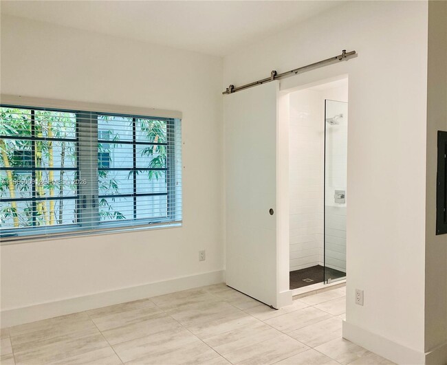 Building Photo - 1201 Pennsylvania Ave Unit 107