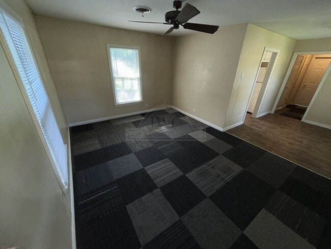 Photo - 1102 Stewart St