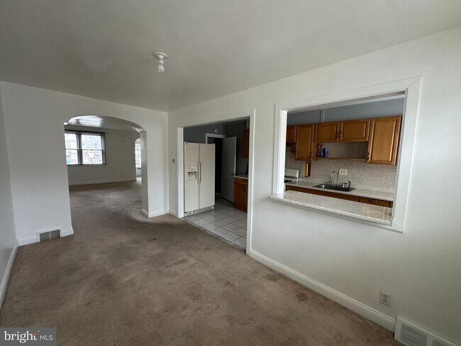 Photo - 6723 Leonard St