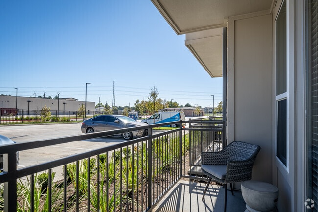 1BR, 1BA - 828SF