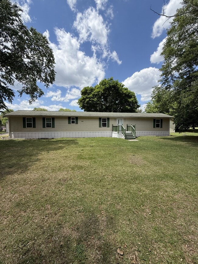 Building Photo - 3719 Fountain Cir