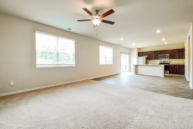 Photo - 307 Hamilton Pointe Dr