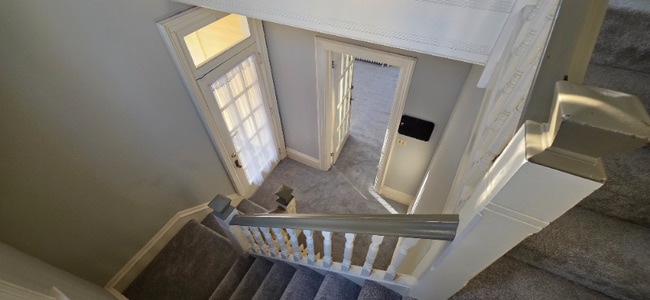 Building Photo - 621 6th St SE