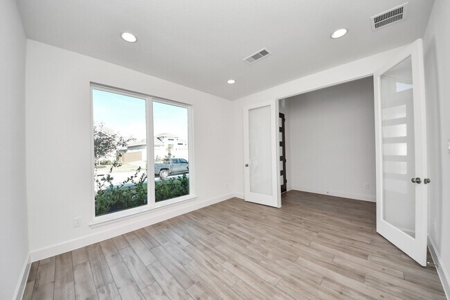 Photo - 5806 Pink Coral Ln