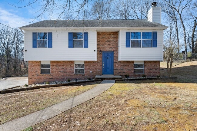 Building Photo - TOTALLY UPDATED 3 BEDROOM HOUSE IN WEST KN...