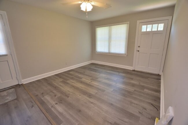 Photo - 608 E Cockrell St