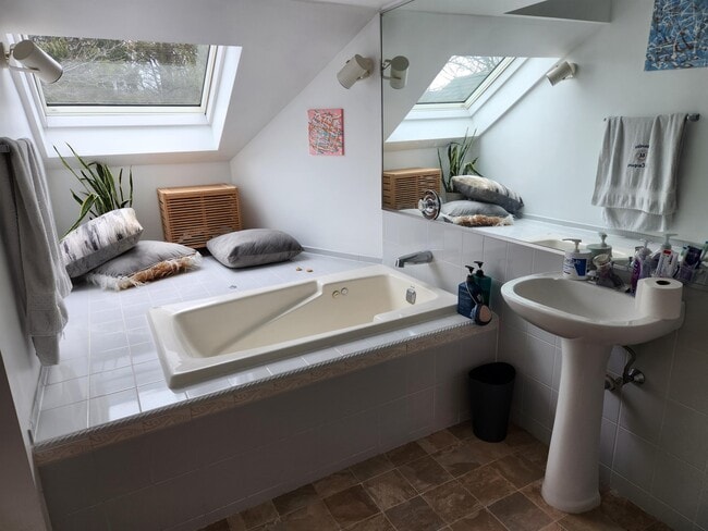 Photo - 510 Cherrington Dr