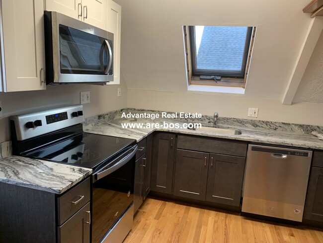 Photo - 81 Litchfield St Unit #3,