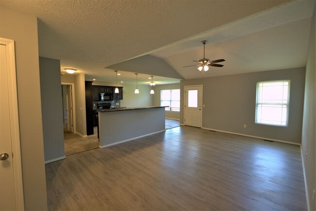 Photo - 4 Bedroom home with fenced backyard