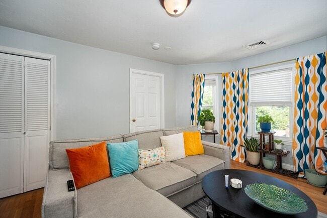 Photo - 90 Safford St Unit 3