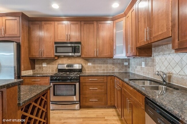 Photo - 2904 W Belmont Ave Unit 302