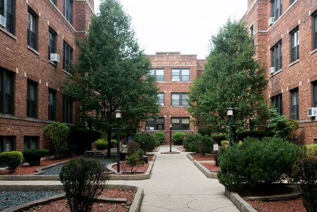 Photo - 633.5 W Cornelia Ave Condo Unit N2