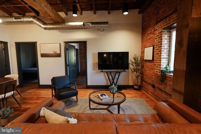 Building Photo - 437 W Grant St Unit 304