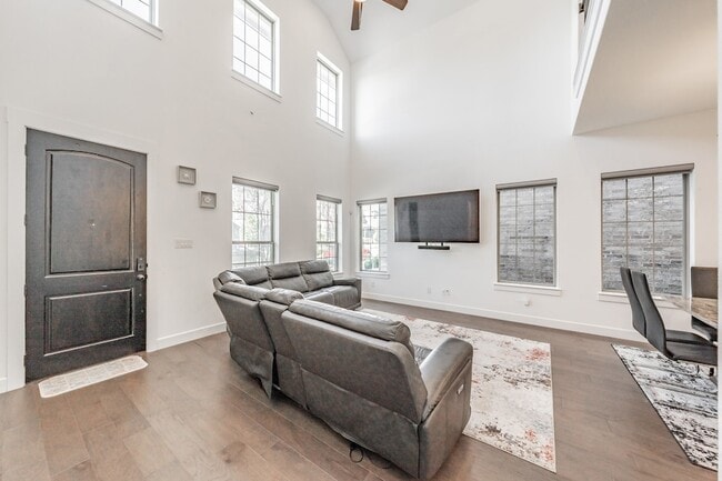 Photo - 248 Harbor Hills Dr