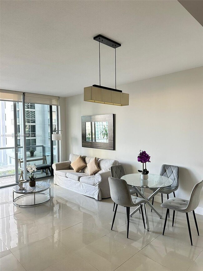 Photo - 1050 Brickell Ave Unidad 1504 Rental