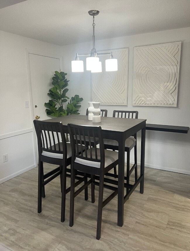 Dining Room - Sheridan Apartments