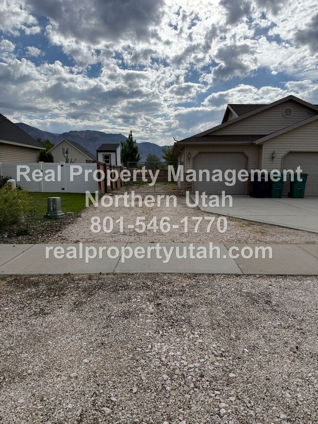 Photo - 3 Bedroom 2 Bath Home Now Available!