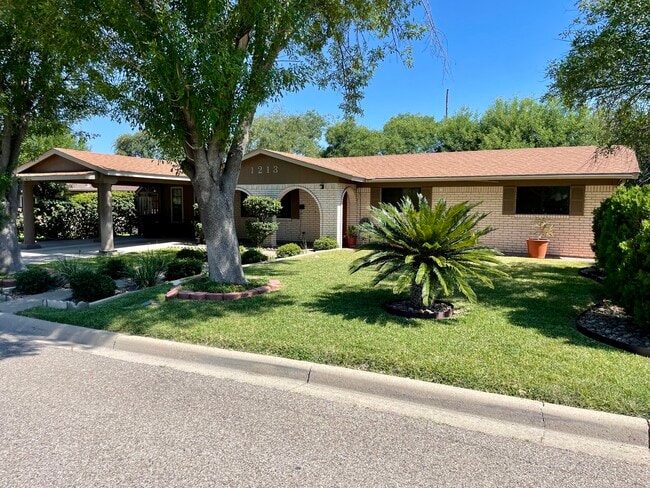 Photo - 1213 Royal Crown Dr