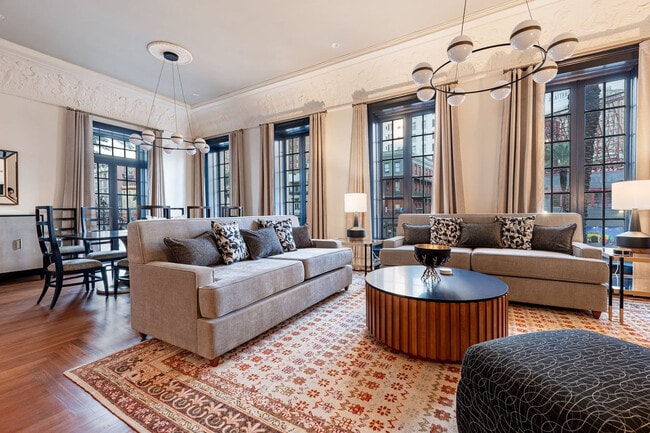 Building Photo - 1011 Canal St