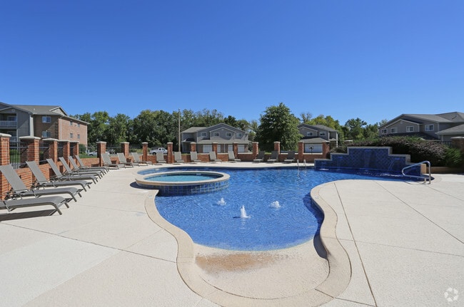 Piscina - Pebblebrook Apartments