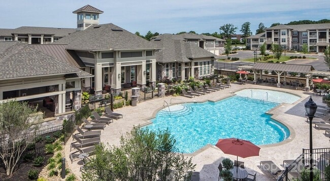 Photo - 121 Village Green Ln Unidad Dalton