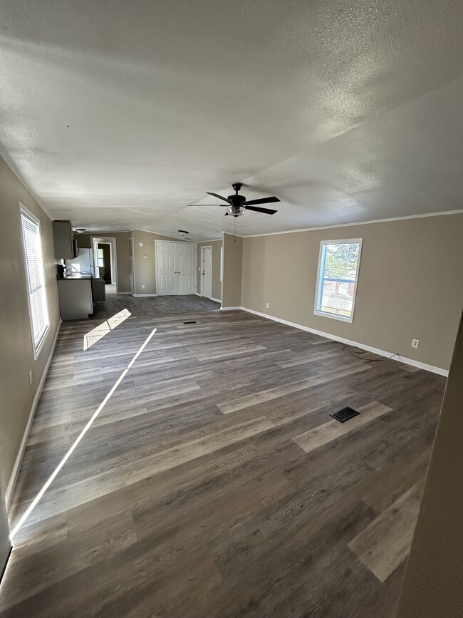 Photo - 526 Chris St