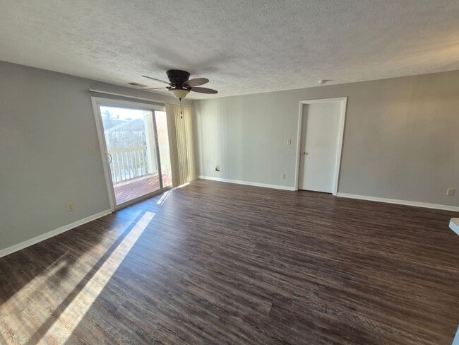 Photo - 10 Creekwood Dr Unit 8