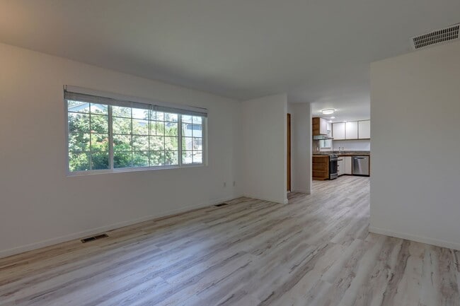 Photo - Cozy 3-bedroom 2 baths in Kirkland.