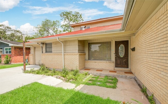 Building Photo - 5902 Hornwood Dr