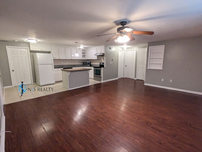 Photo - Beautiful, open floorplan 3/2/1 1100 Sq. F...
