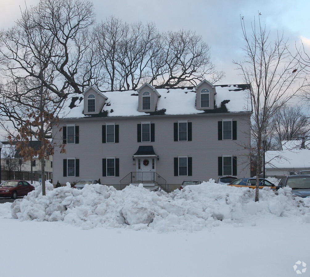 Building - Oakwood Apartments