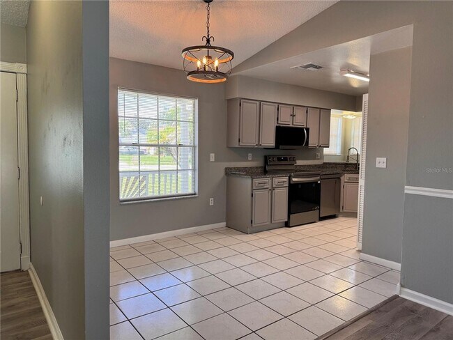 4125 E Vista Ct