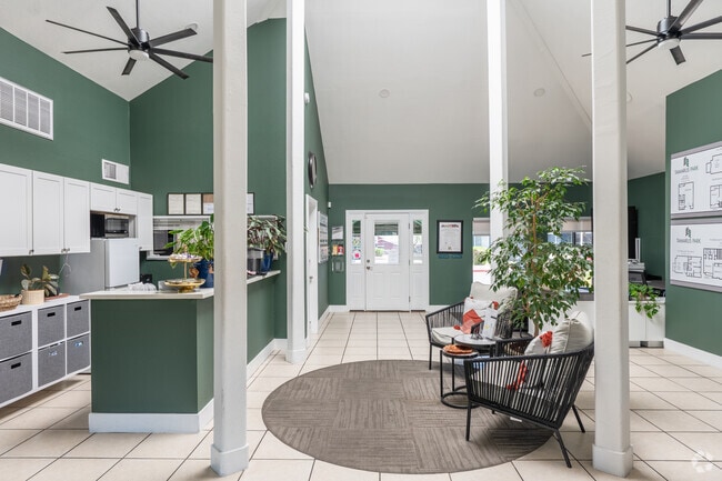 Leasing Office/Lobby - Tamarus Park Apartments