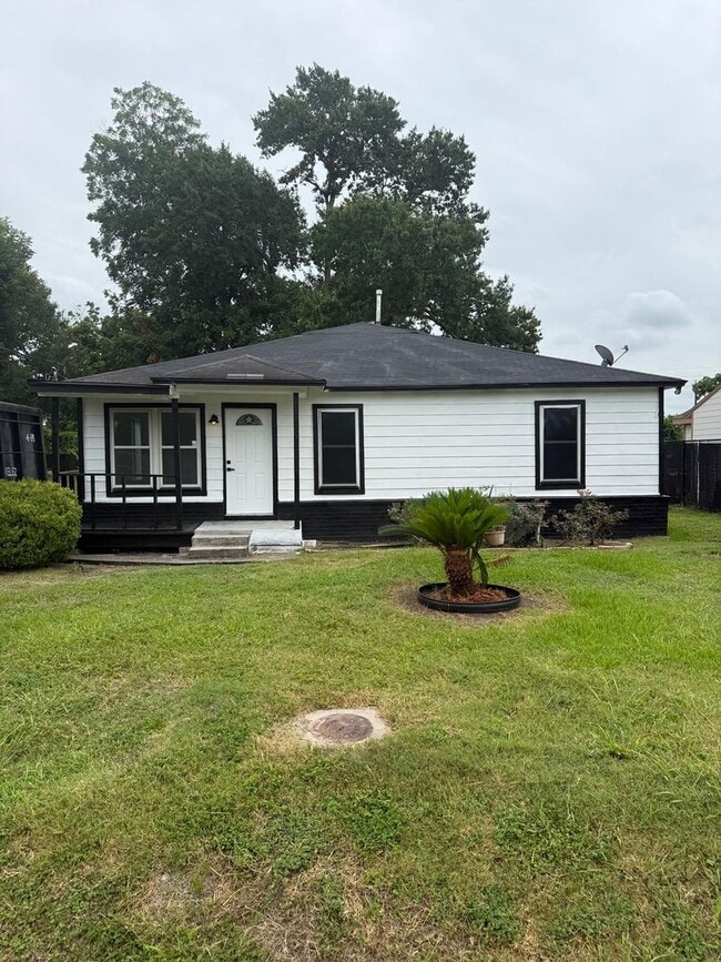 Building Photo - Gorgeous all renovated Home in Houston, TX!.