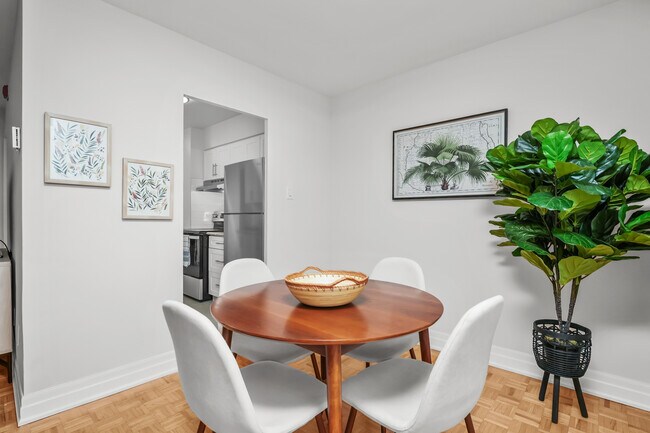 Photo - RENOVATED 2BD 1 Bathroom in PRIME ETOBICOKE Unit 2BD -  RENOVATED -  PRIME ETOBICOKE