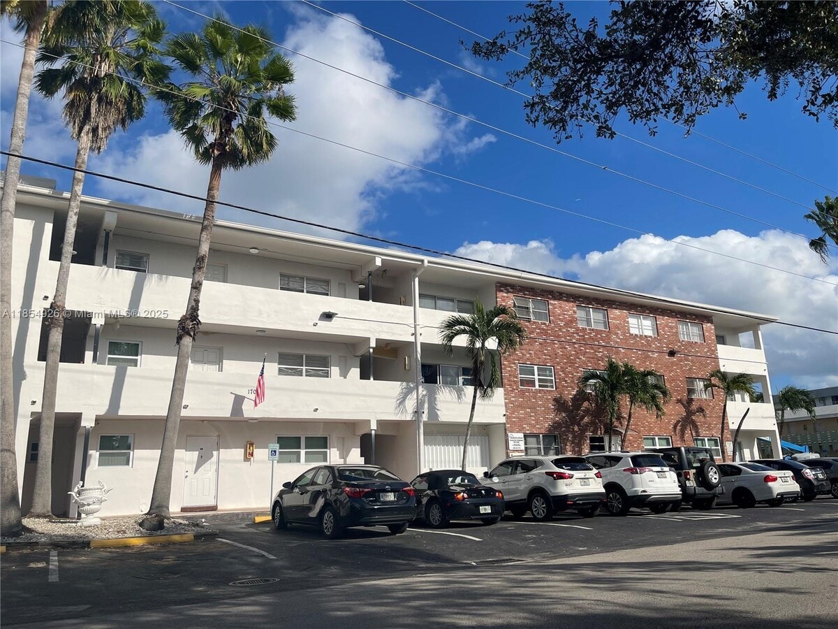 Photo - 941 NE 170th St Apartamento Unidad 102