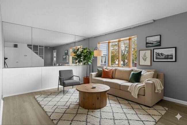 Photo - 60 Leslie Ave