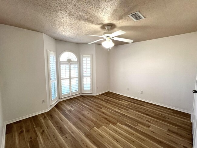 Photo - 1707 76th St